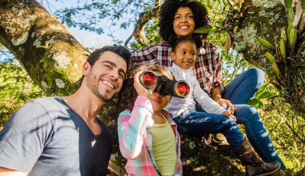 família-feliz-aproveitando-vida-juntos família-feliz-aproveitando-vida-juntos